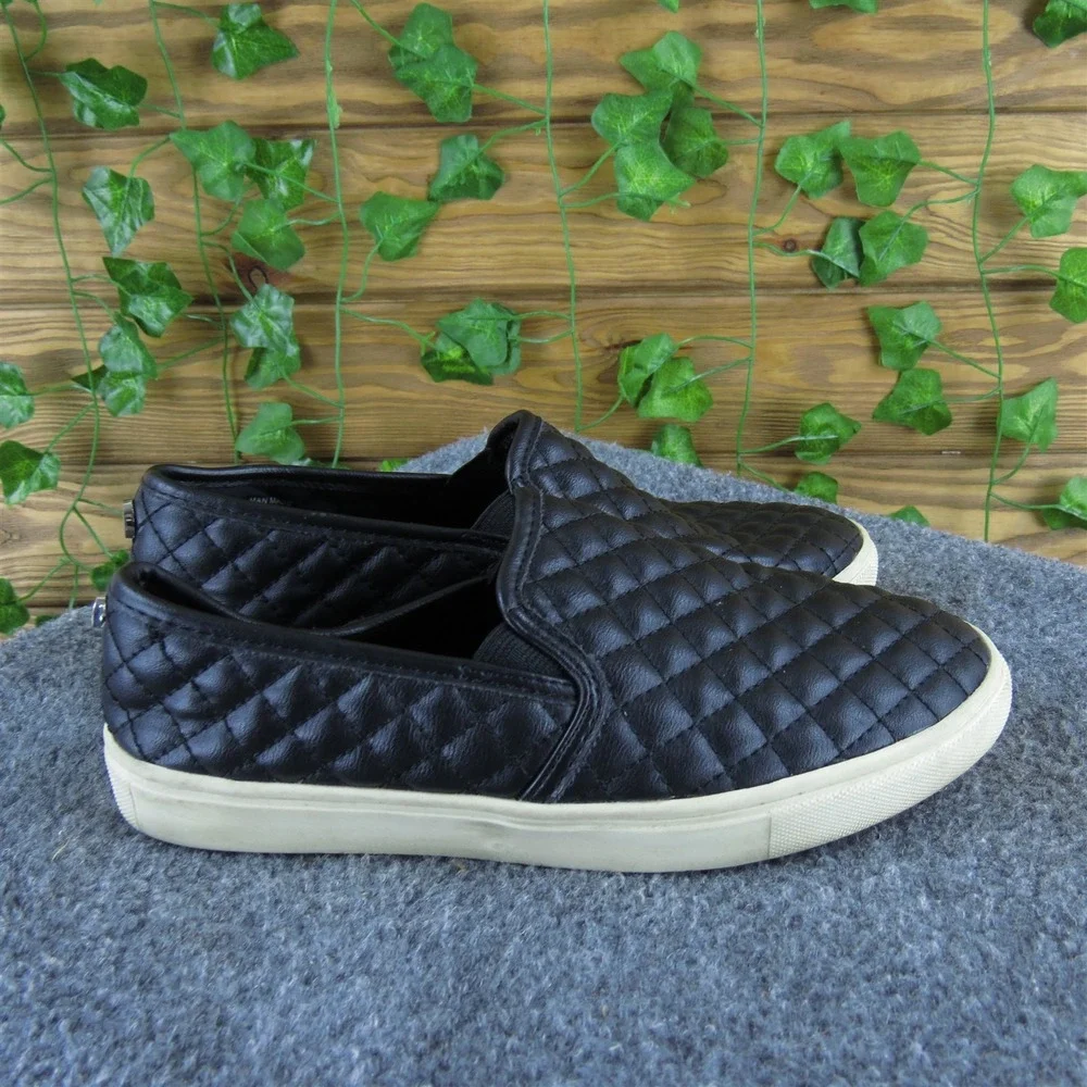Steve‎ Madden Slip-On Girl Y 4 Medium Athletic Black Synthetic Slip On